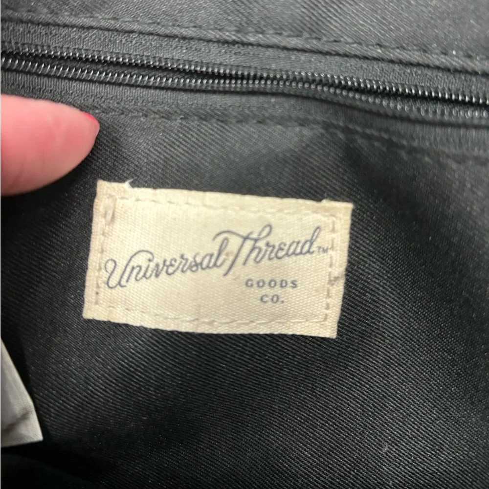 Universal Thread Crossbody - Picture 7 of 7